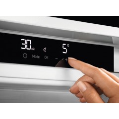 Холодильник с нижней морозильной камерой AEG SCR81816NC