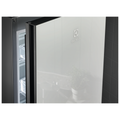 Холодильник с морозильником Electrolux LNT7ME34G1
