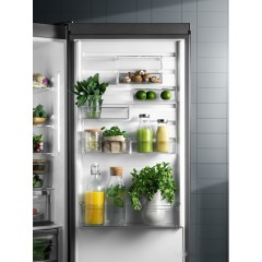 Холодильник Electrolux ENS8TE19S