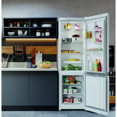 Холодильник с морозильником Hotpoint-Ariston HT 4201I W