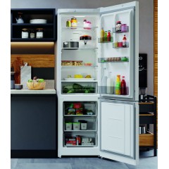 Холодильник с морозильником Hotpoint-Ariston HT 4200 W