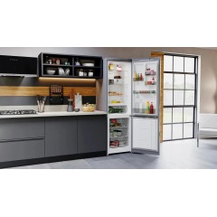 Холодильник с морозильником Hotpoint-Ariston HT 5200 S