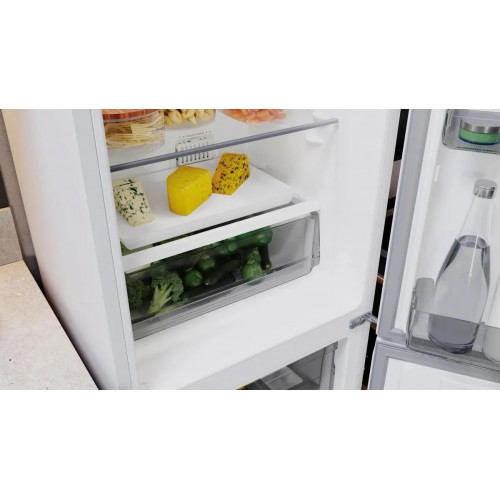 Холодильник с морозильником Hotpoint-Ariston HT 5200 W