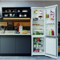 Холодильник с морозильником Hotpoint-Ariston HT 5201I W