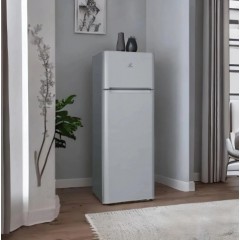 Холодильник с морозильником Indesit TIA 16 G
