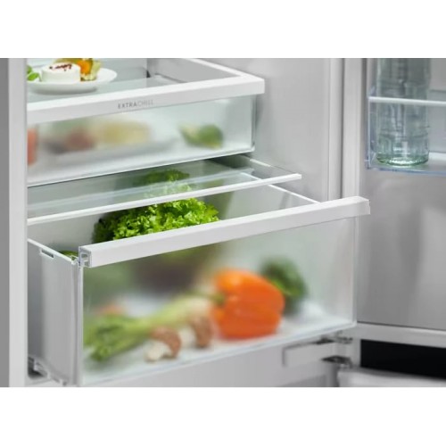 Холодильник с морозильником Electrolux ENT6MD19S3