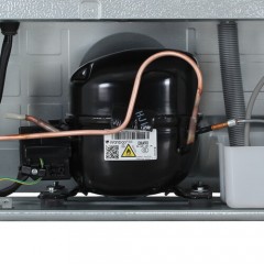 Холодильник с морозильником Candy CFN6200BO