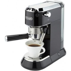 Рожковая помповая кофеварка Delonghi Dedica EC 685.BK