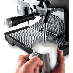 Рожковая помповая кофеварка Delonghi La Specialista EC9355.BM