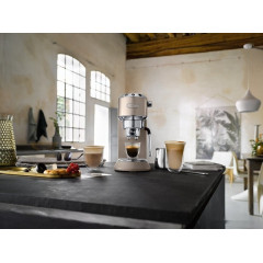 Рожковая помповая кофеварка Delonghi Dedica Arte EC885.BG