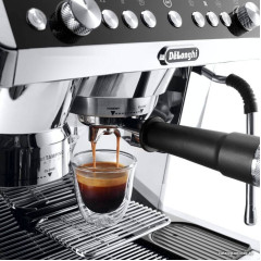 Рожковая помповая кофеварка Delonghi EC9665.M