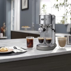 Рожковая кофеварка Delonghi Dedica EC890.M