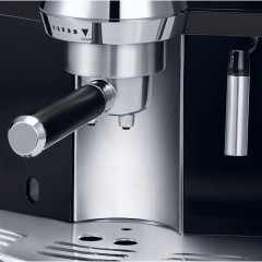 Рожковая помповая кофеварка Delonghi EC 820 B