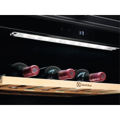 Винный шкаф Electrolux EWUS052B5B