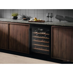 Винный шкаф Electrolux EWUS052B5B
