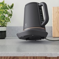 Электрический чайник Electrolux E7K1-6BP
