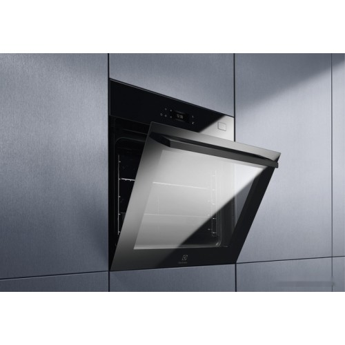 Духовой шкаф Electrolux SteamBoost 800 COB8S39WZ