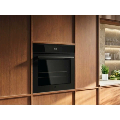 Духовой шкаф Electrolux MealAssist 700 LOE8H39Z