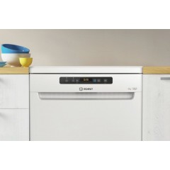 Посудомоечная машина Indesit DFO 3C26