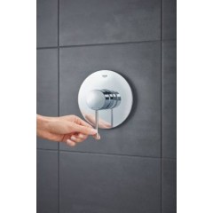 Смеситель Grohe Essence 24057001 для душа