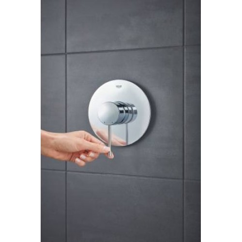 Смеситель Grohe Essence 24057001 для душа