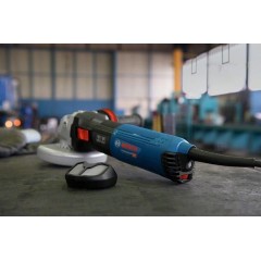 Угловая шлифмашина Bosch GWS 17-125 S Professional 06017D0300