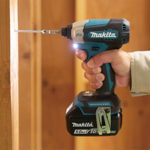 Винтоверт Makita DTD157RTJ (с 2-мя АКБ, кейс )