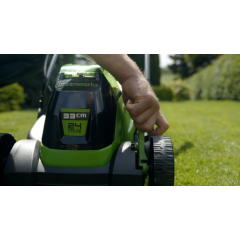 Газонокосилка электрическая Greenworks GD24LM33K4 / 2516107UB 24В (АКБ 4 А/ч и ЗУ)