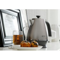Электрический чайник Delonghi KBI 2001 S